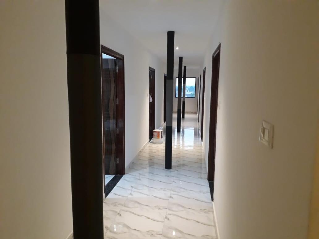 Hotel Neelam Moga Ludhijána Kültér fotó